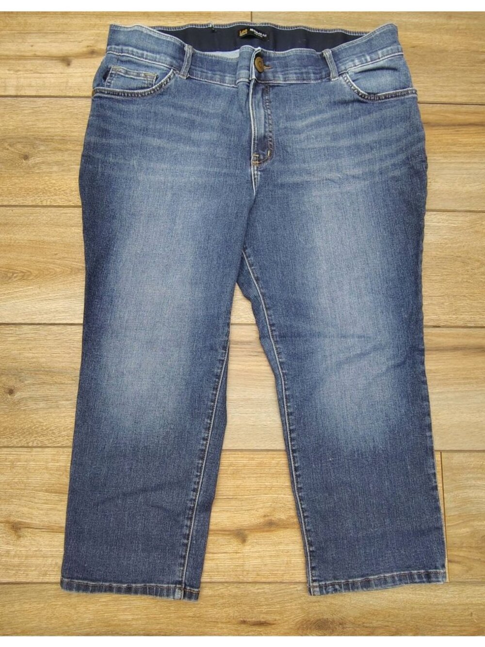 Lee Regular Fit Capri Jeans Women's Size 18 Mid Rise Comfort Waist Stretch Denim